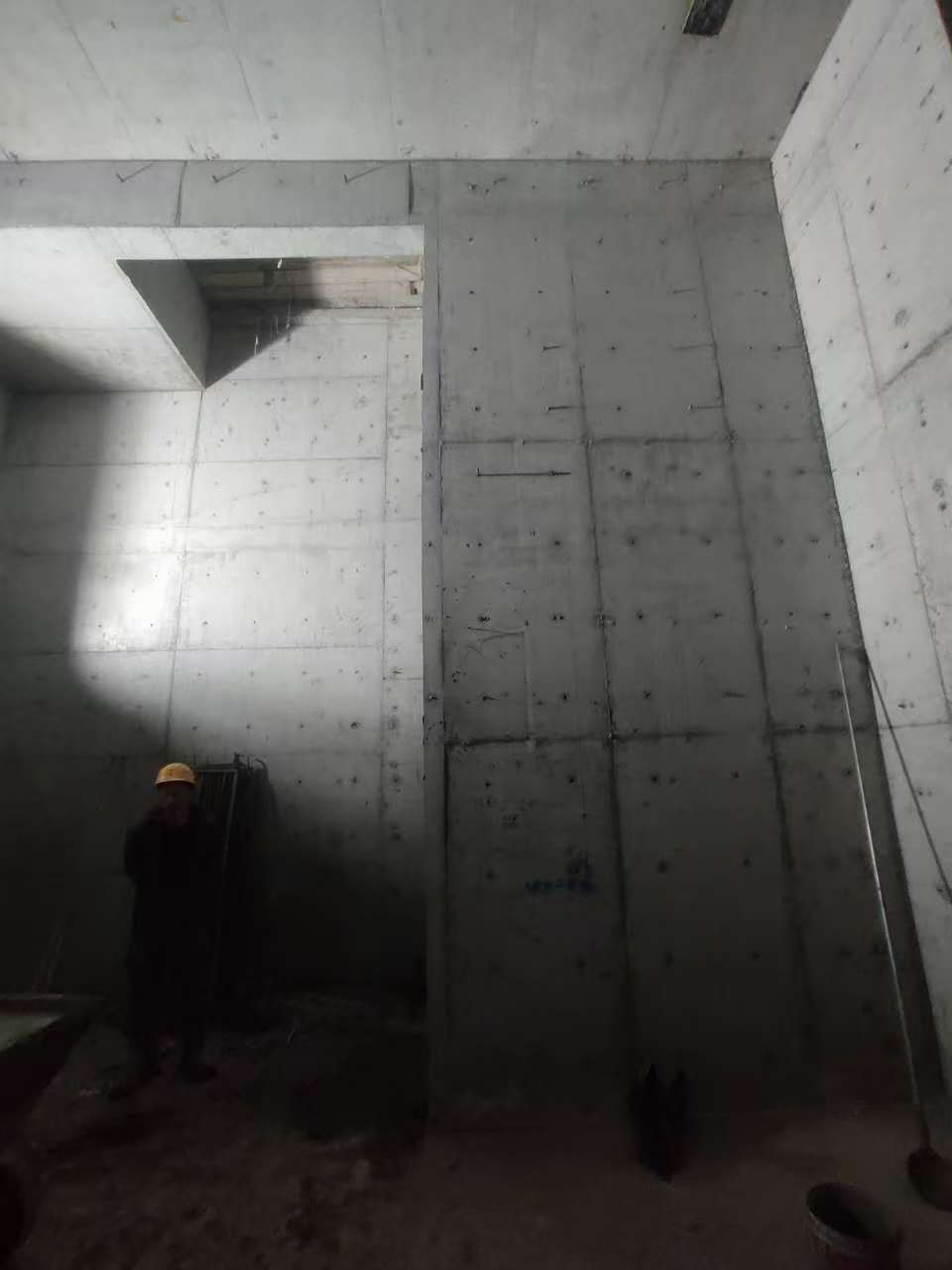硚口墙上开槽钢筋断了有影响吗